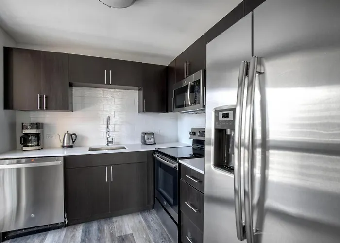 Gold Coast 2br W Outdoor Terrace Nr Beach L Chi-1016