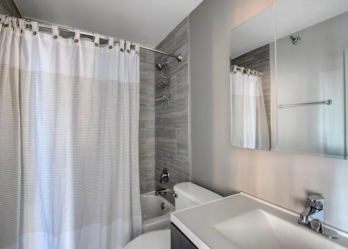 Gold Coast 2br W Outdoor Terrace Nr Beach L Chi-1016 Apartamento